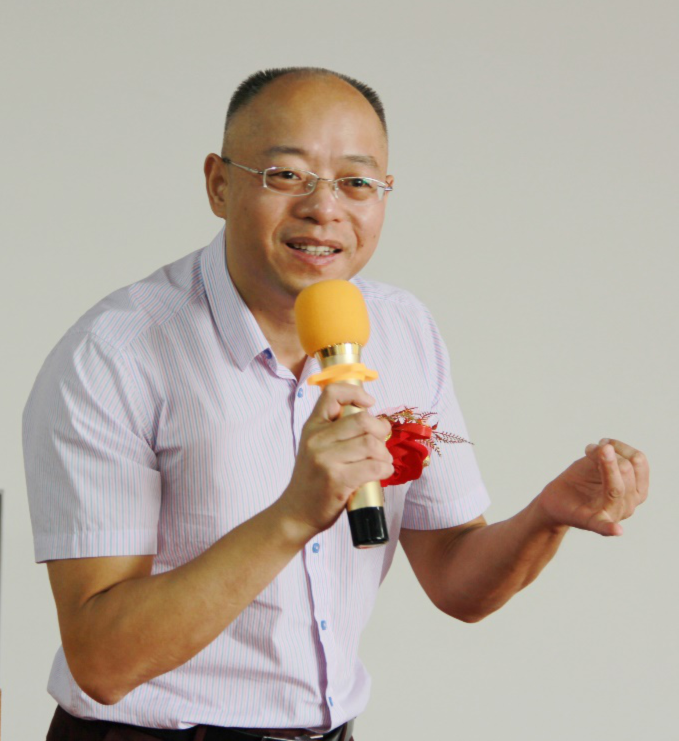 沈拓演讲图.jpg